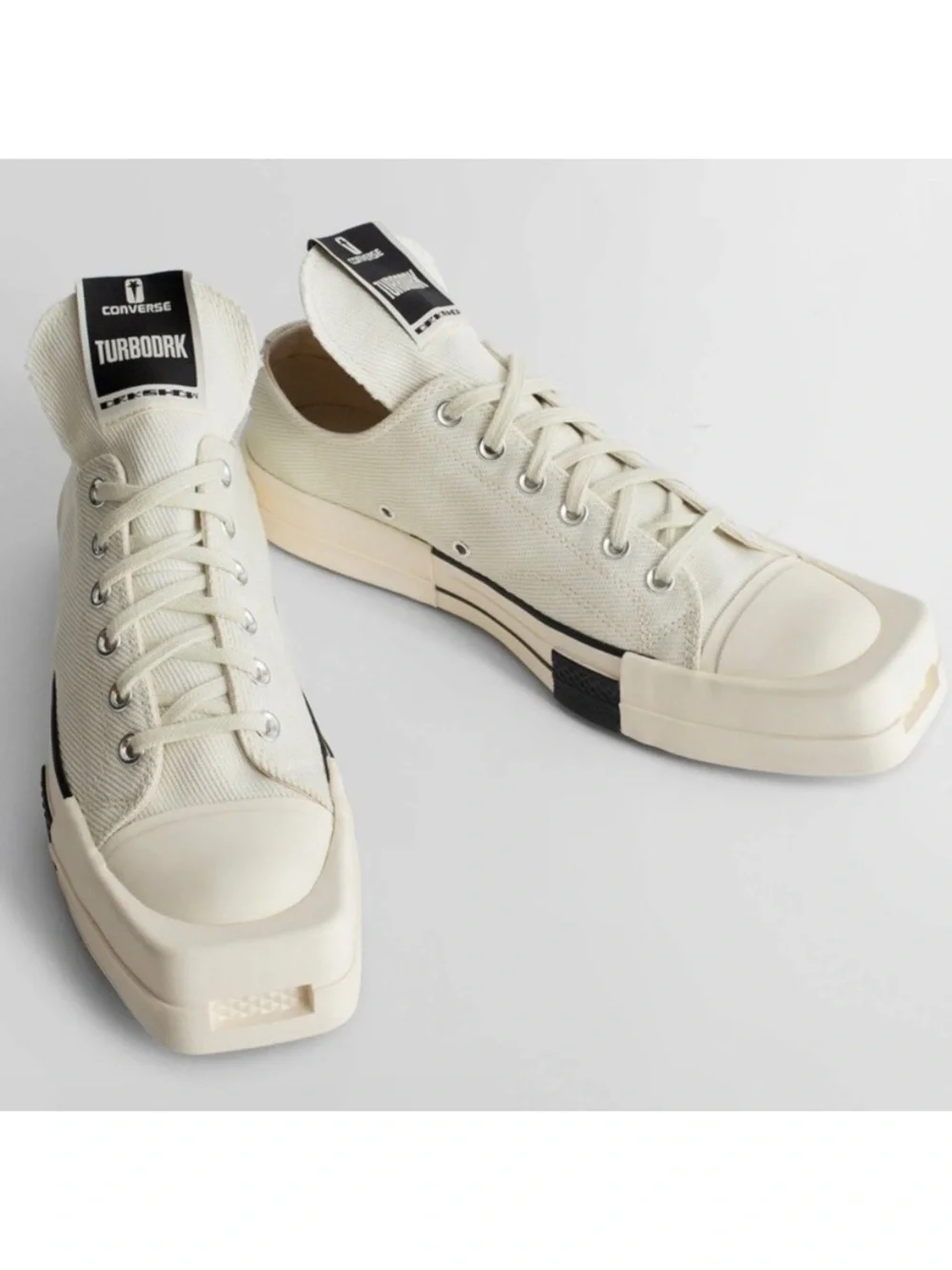 Converse TURBODRK Men’s Low-Top Sneakers in Off-White with Black Accents
